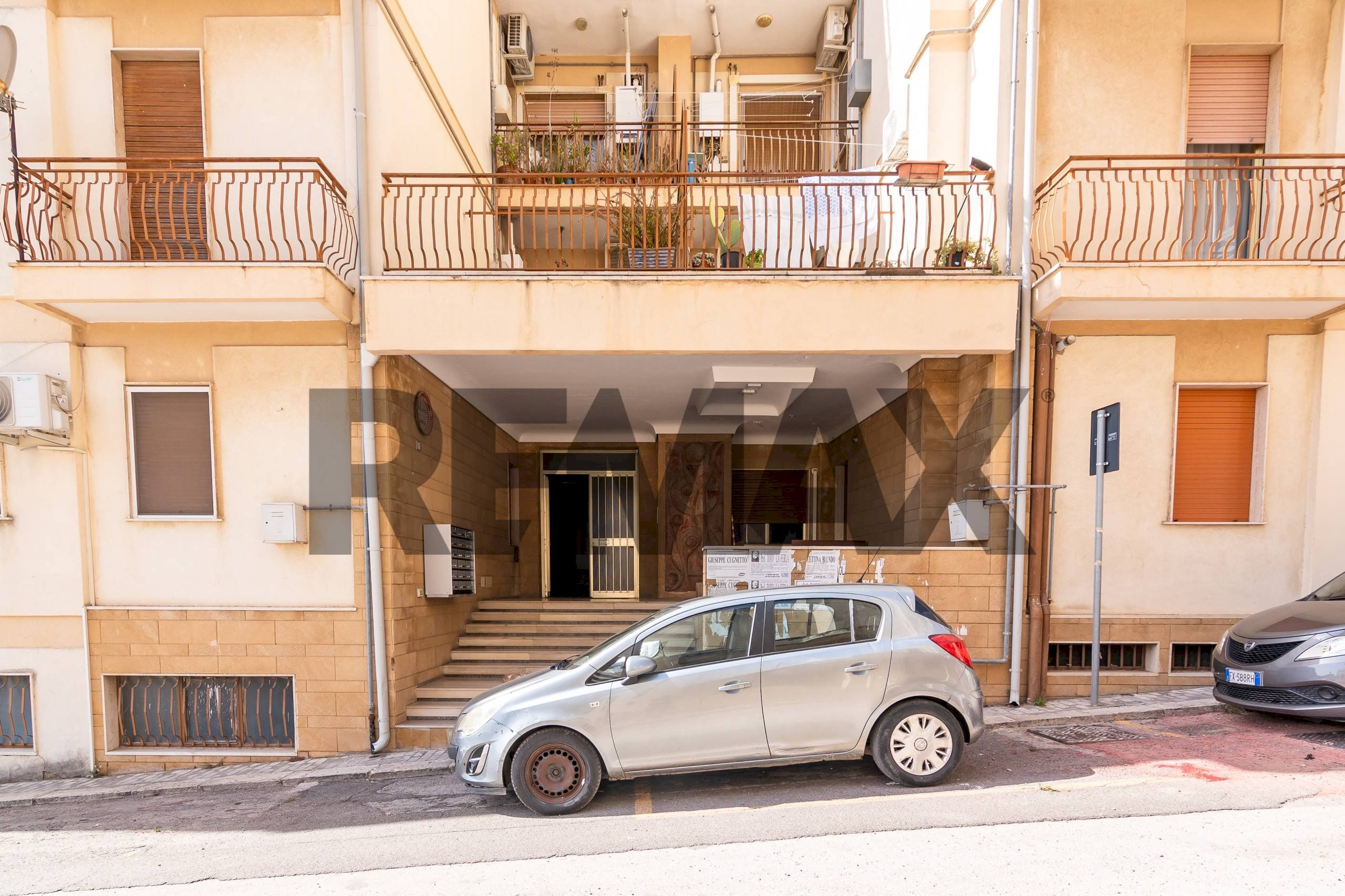 Edificio all\'aperto - Four-room apartment Via Augusto Righi
6, Comiso - photo 3