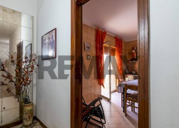 Hall / corridoio - Four-room apartment Via Augusto Righi
 
6, Comiso - photo 17