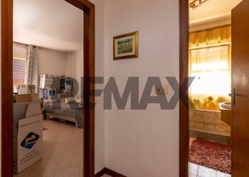 Hall / corridoio - Four-room apartment Via Augusto Righi
 
6, Comiso - photo 27