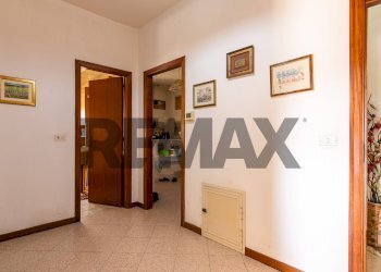 Hall / corridoio - Four-room apartment Via Augusto Righi
 
6, Comiso - photo 28