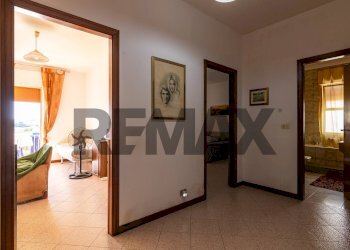 Hall / corridoio - Four-room apartment Via Augusto Righi
 
6, Comiso - photo 35