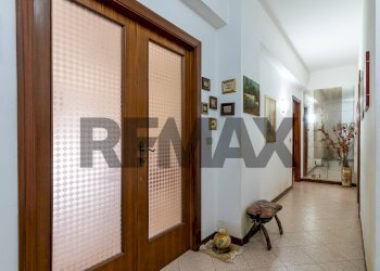 Hall / corridoio - Four-room apartment Via Augusto Righi
 
6, Comiso - photo 41