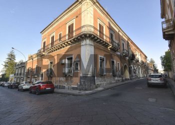 Edificio all\'aperto - Casa semi indipendente Via Giuseppe Garibaldi
 
16, Giarre - foto 2