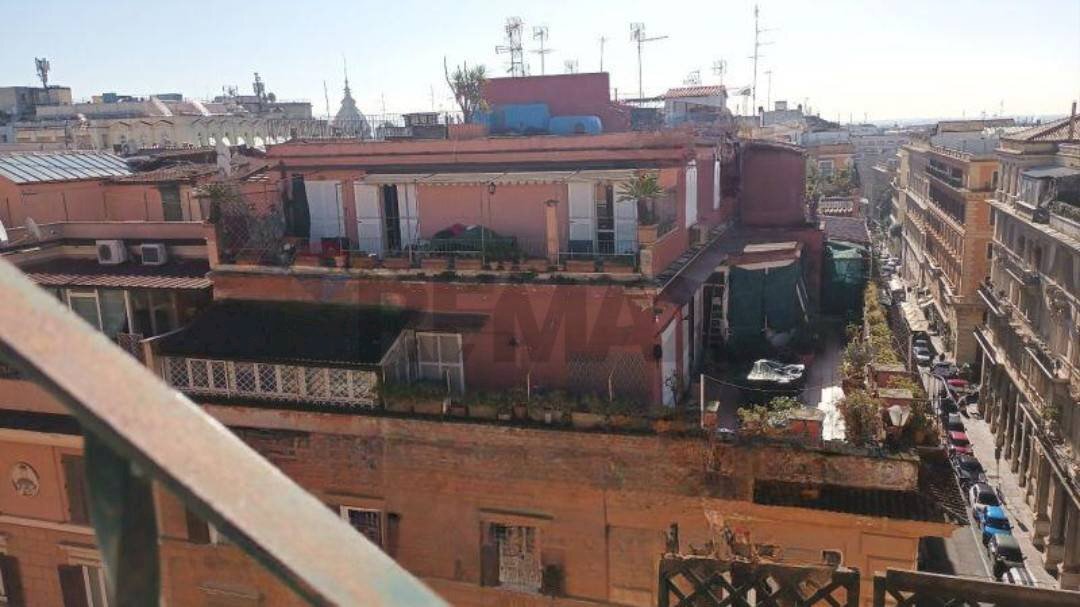 Edificio all\'aperto - Quadrilocale Via Lazio
 
9, Roma - foto 1