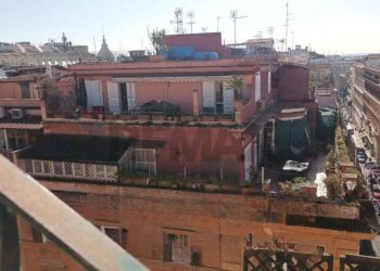 Edificio all\'aperto - Quadrilocale Via Lazio
9, Roma - foto 1