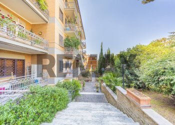 Edificio all\'aperto - Four-room apartment Via Adolfo Gandiglio
 
27, Roma - photo 44