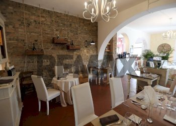 Sala da pranzo - Locale Commerciale VIA TADDEINI
 
70, Montespertoli - foto 1