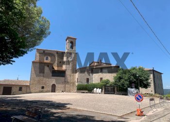 Edificio all\'aperto - Quadrilocale FRAZIONE IZZALINI
 
SNC, Todi - foto 4