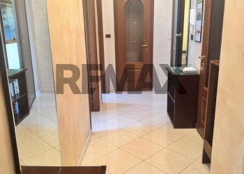 Hall / corridoio - Three-room apartment VIA SEMPIONE
130, Torino - photo 6