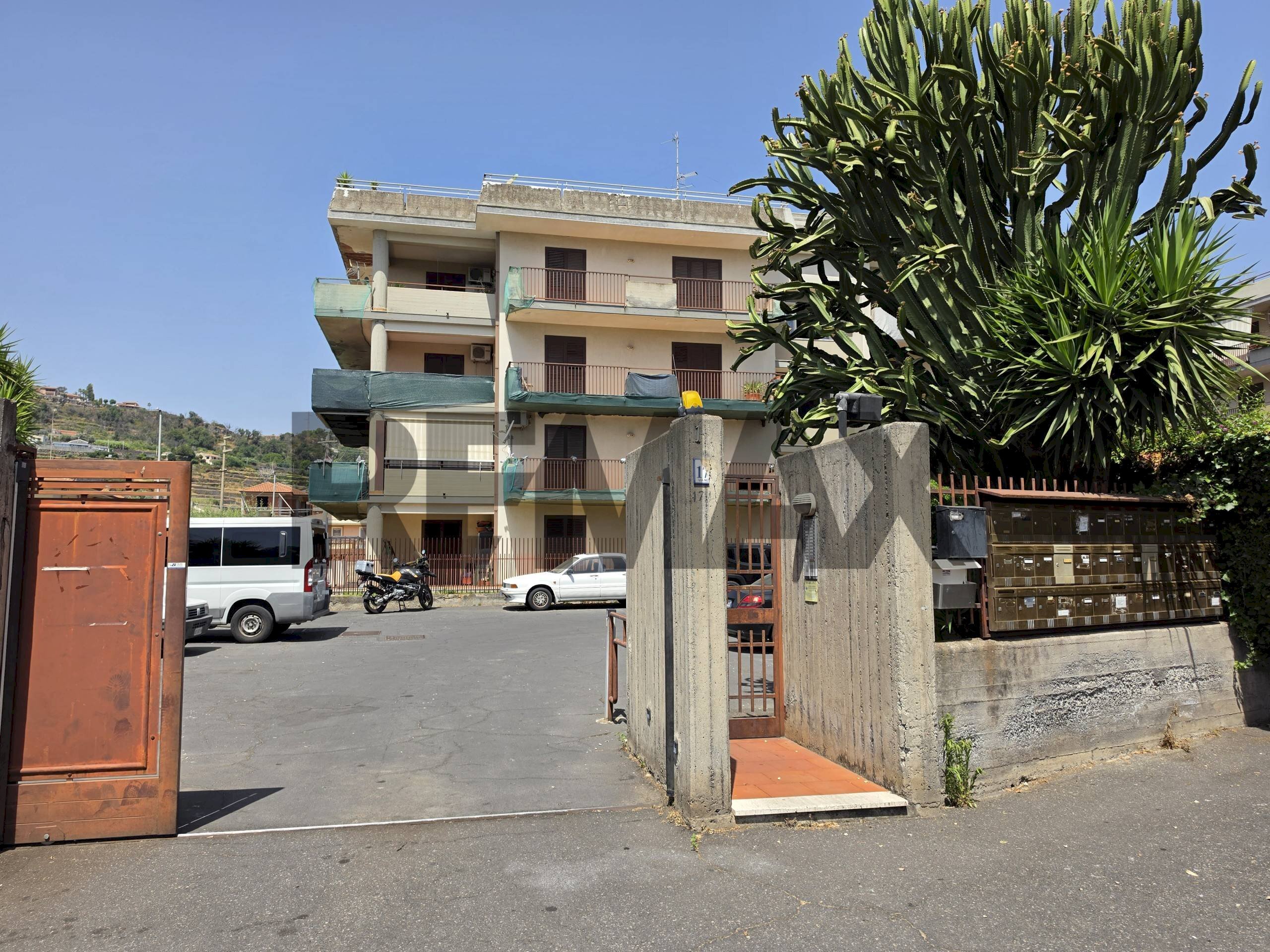 Edificio all\'aperto - Quadrilocale Nizzeti
 
171, Aci Catena - foto 1