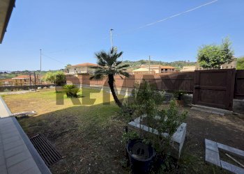 Giardino - Quadrilocale Nizzeti
 
171, Aci Catena - foto 17