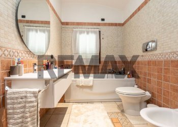 Bagno - Attic Via Dell'Autonomia
 
68, Gravina di Catania - photo 15