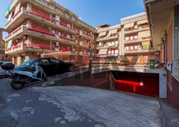 Edificio all\'aperto - Commercial Premises via Municipio
 
329, Misterbianco - photo 1