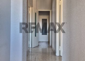 Hall / corridoio - Apartment Via Nervesa Della Battaglia
 
2, Catania - photo 7