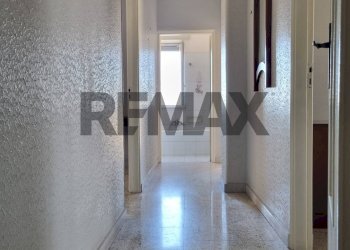 Hall / corridoio - Apartment Via Nervesa Della Battaglia
 
2, Catania - photo 15