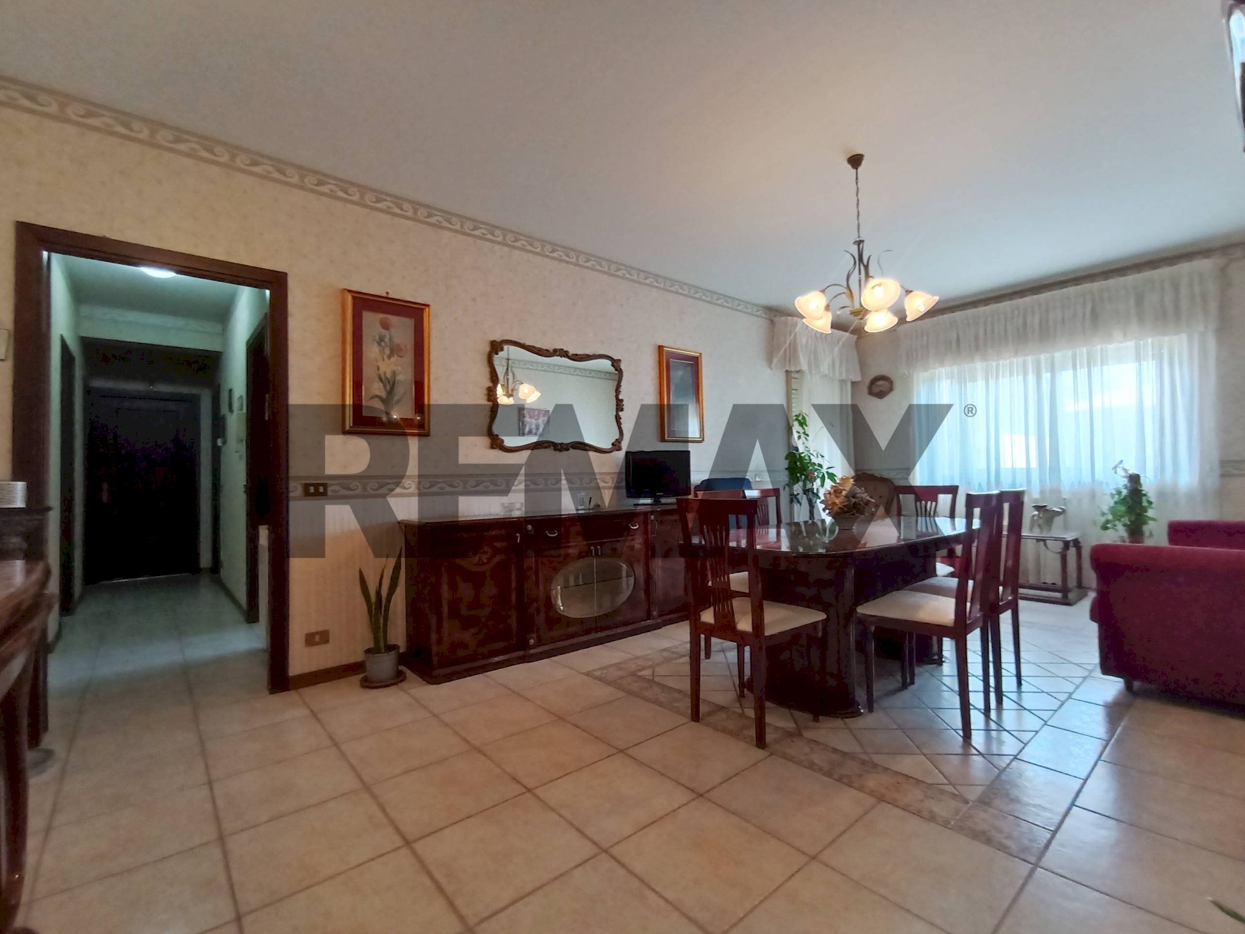 Sala da pranzo - Quadrilocale Via Cristoforo Colombo
 
27, Tremestieri Etneo - foto 1
