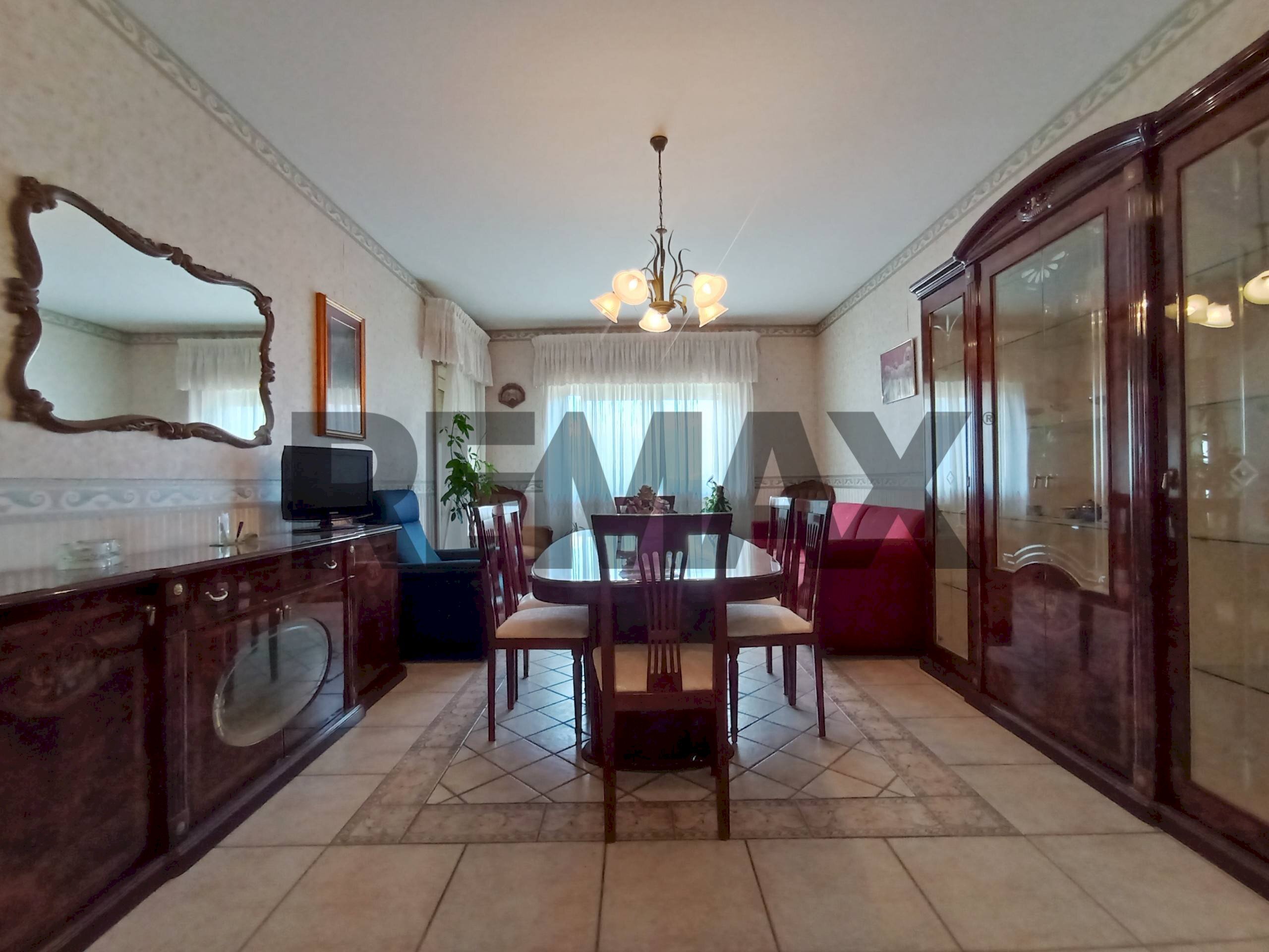 Sala da pranzo - Quadrilocale Via Cristoforo Colombo
27, Tremestieri Etneo - foto 3