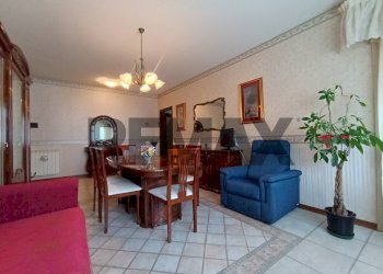 Sala da pranzo - Quadrilocale Via Cristoforo Colombo
 
27, Tremestieri Etneo - foto 7
