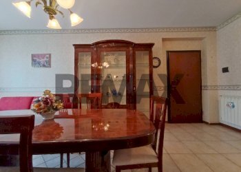 Sala da pranzo - Quadrilocale Via Cristoforo Colombo
 
27, Tremestieri Etneo - foto 11
