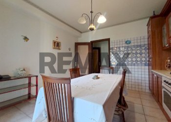 Sala da pranzo - Quadrilocale Via Cristoforo Colombo
 
27, Tremestieri Etneo - foto 31