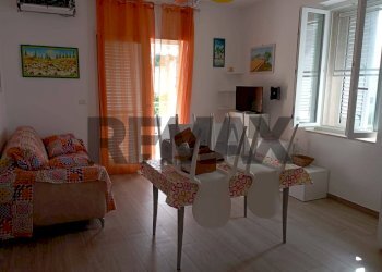 Sala da pranzo - Villa Viale Eumidio
 
5, Manfredonia - foto 3