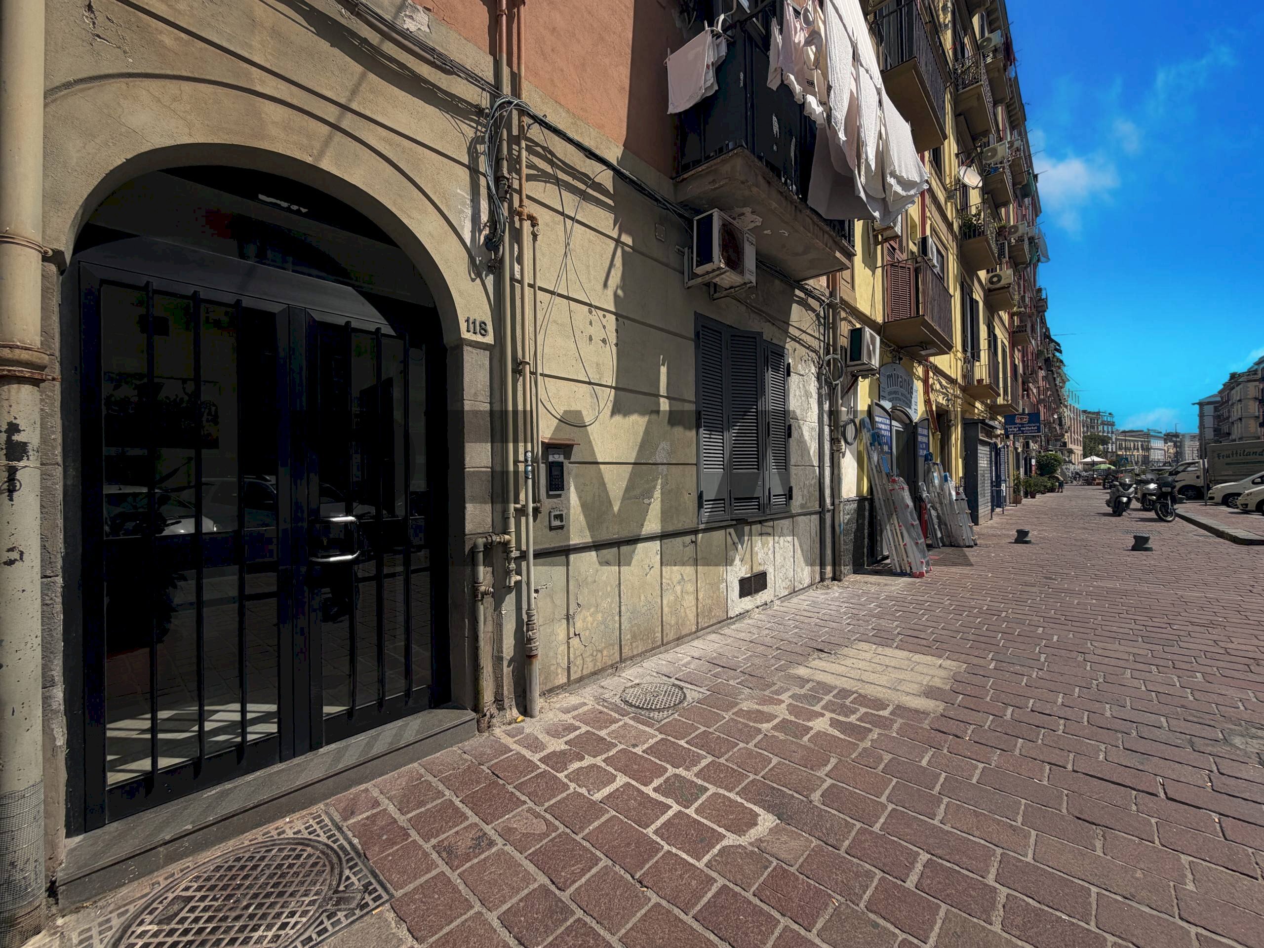 Edificio all\'aperto - Two-room apartment Via Giordano Bruno
118, Napoli - photo 2