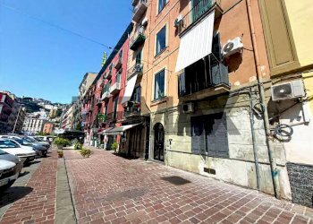 Edificio all\'aperto - Two-room apartment Via Giordano Bruno
118, Napoli - photo 1