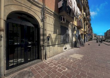 Edificio all\'aperto - Two-room apartment Via Giordano Bruno
118, Napoli - photo 2