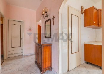 Hall / corridoio - Three-room apartment Via Del Pettinaro
 
4, Ischia di Castro - photo 16