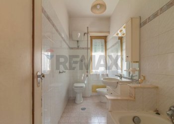 Bagno - Three-room apartment Via Del Pettinaro
 
4, Ischia di Castro - photo 18
