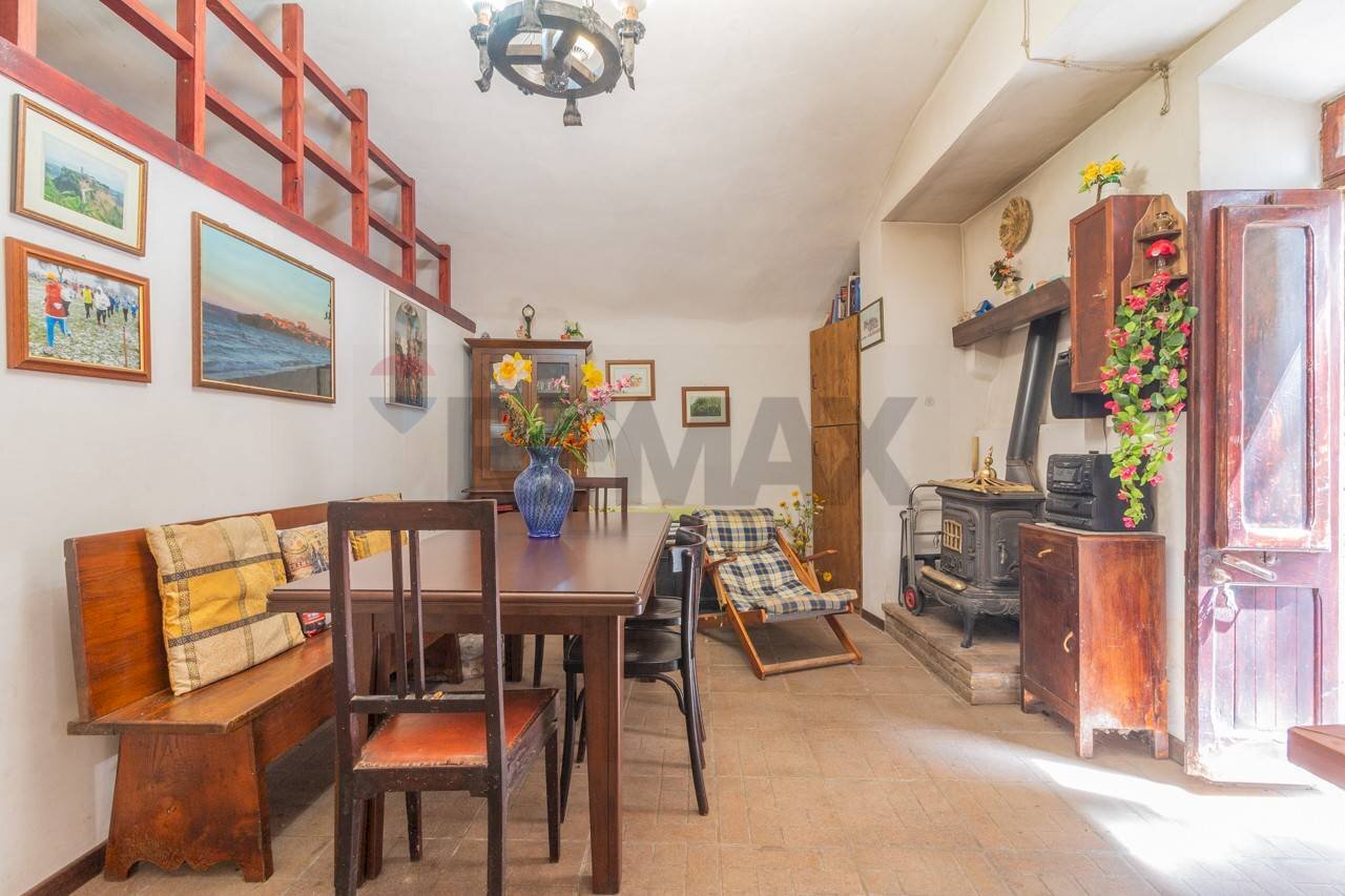 Sala da pranzo - Two-room apartment Via Del Fiore
 
45, Ischia di Castro - photo 1