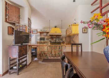 Sala da pranzo - Two-room apartment Via Del Fiore
 
45, Ischia di Castro - photo 8