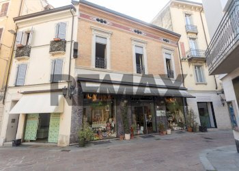 Edificio all\'aperto - Negozio Piazza della libertà
6, Salsomaggiore Terme - foto 6