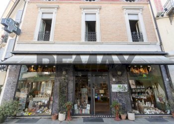 Edificio all\'aperto - Negozio Piazza della libertà
6, Salsomaggiore Terme - foto 8