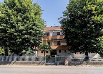 Edificio all\'aperto - Trilocale Via Saragat
 
6, Montecchio Emilia - foto 1