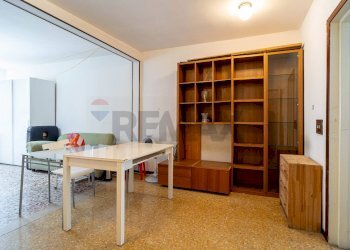 Sala da pranzo - Three-room apartment Strada Felice Cavallotti
43, Parma - photo 8