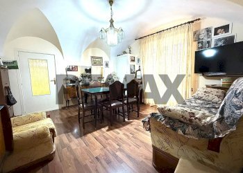 Sala da pranzo - Casa semi indipendente Piazza Trieste
 
56, Alanno - foto 4