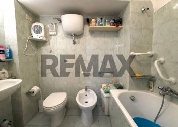 Bagno - Casa semi indipendente Piazza Trieste
 
56, Alanno - foto 6