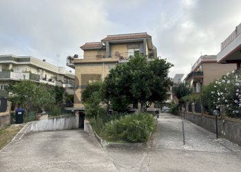 Edificio all\'aperto - Four-room apartment Via Santa Barbara
 
135, Nettuno - photo 1