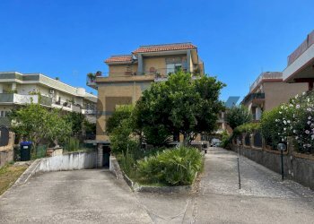 Edificio all\'aperto - Four-room apartment Via Santa Barbara
 
135, Nettuno - photo 1
