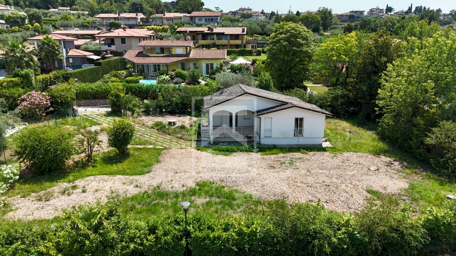 Foto 1 - Villa via alpini
 
3, Manerba del Garda - photo 1