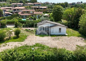 Foto 1 - Villa via alpini
 
3, Manerba del Garda - photo 1