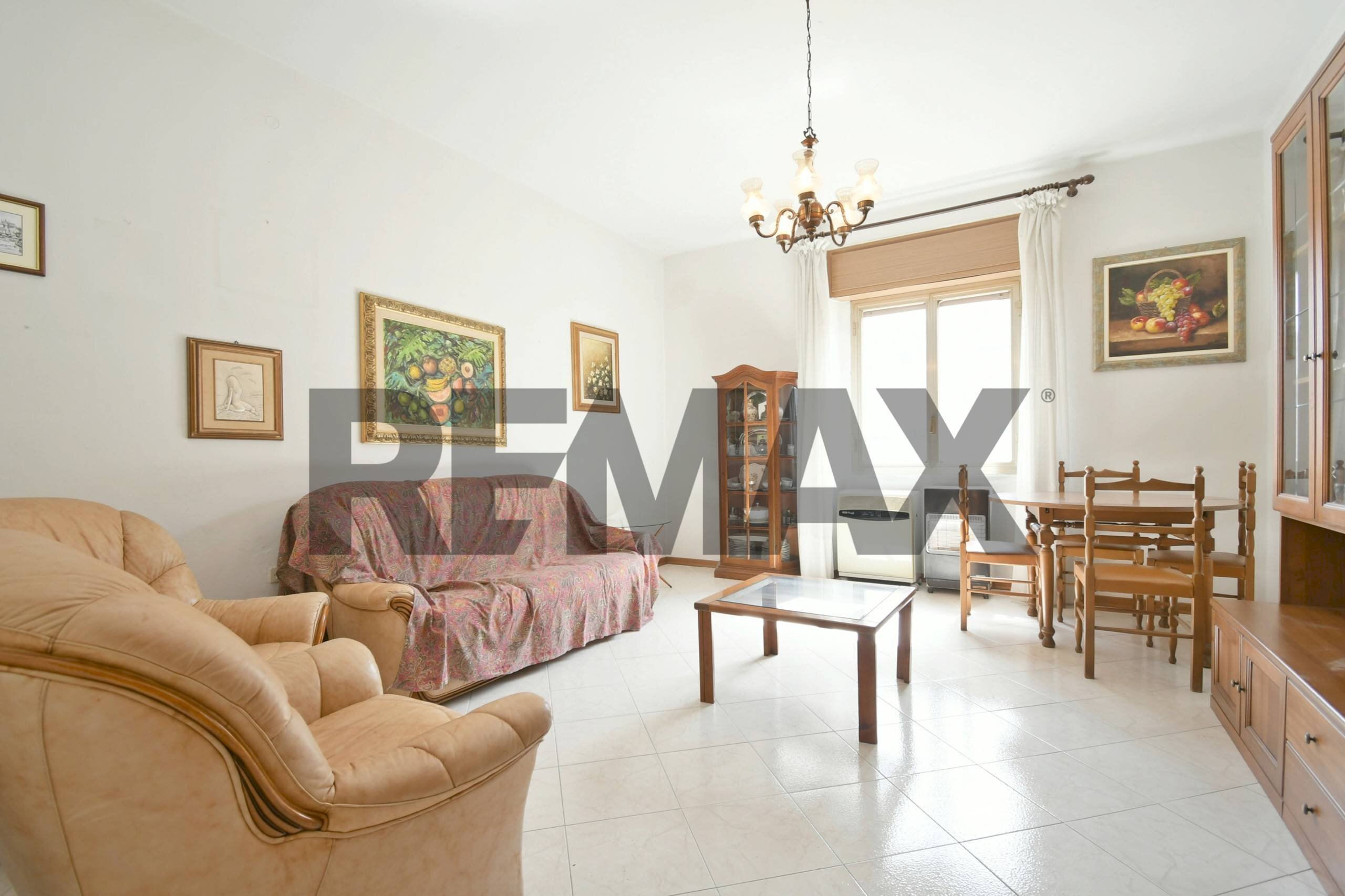 Sala da pranzo - Three-room apartment VIA XVIII FEBBRAIO
4, Cagliari - photo 3