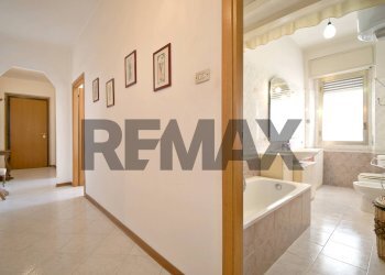Hall / corridoio - Trilocale VIA XVIII FEBBRAIO
 
4, Cagliari - foto 11