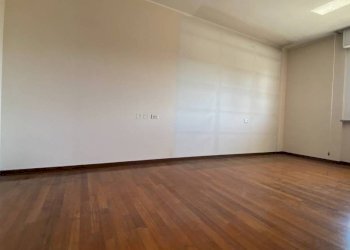 Camera da letto - Three-room apartment via Luigi Morelli, Castellanza - photo 9