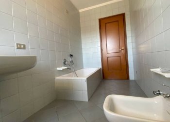 Bagno - Three-room apartment via Luigi Morelli, Castellanza - photo 14