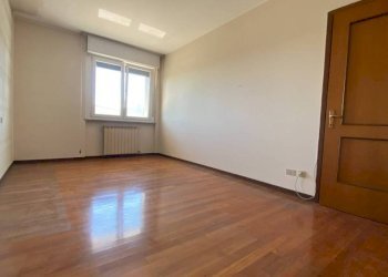 Camera da letto - Three-room apartment via Enrico dell'Acqua, Busto Arsizio - photo 12