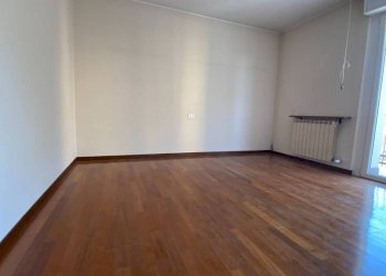 Camera da letto - Three-room apartment via Enrico dell'Acqua, Busto Arsizio - photo 16