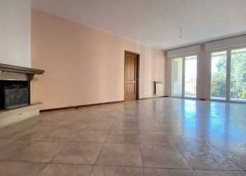 Salone - Three-room apartment via Enrico dell'Acqua, Busto Arsizio - photo 26