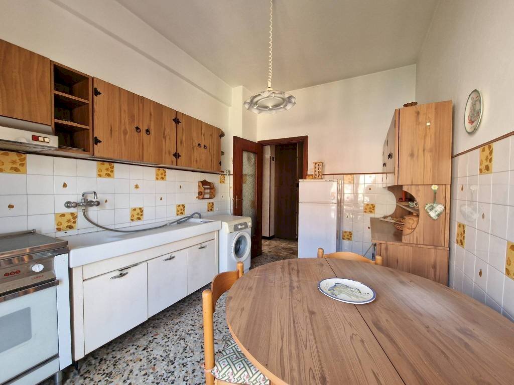 Cucina - Trilocale piazza San Rocco, 8, Serra Riccò - foto 3